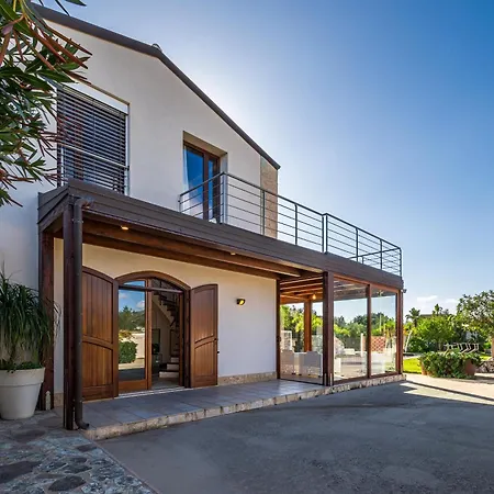 Dellalbero Villa *