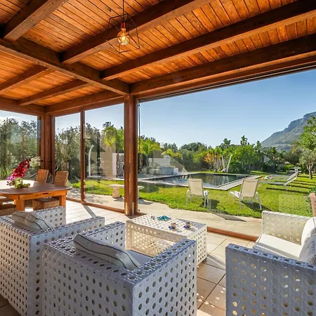 Dellalbero Villa *
